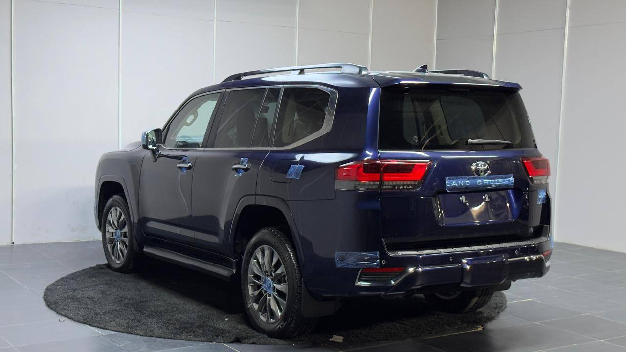 A picture of LAND CRUISER ZX 2025