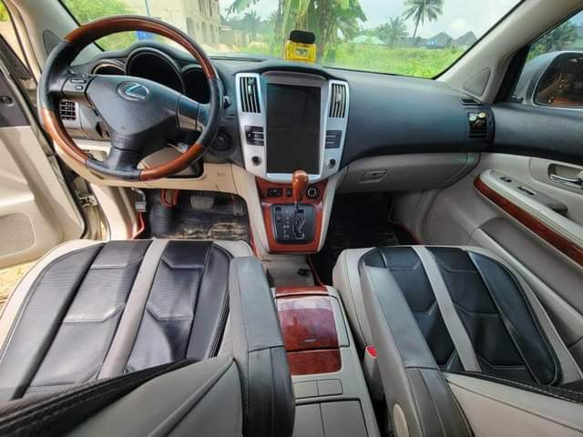 A picture of Lexus RX330 2007