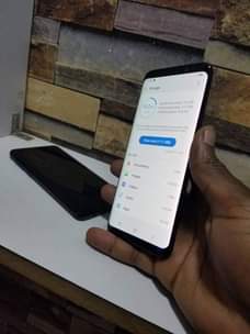 A picture of Samsung galaxy s8 edge Clean with no Dot.Storage 64gb with