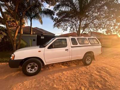 used nissan np300