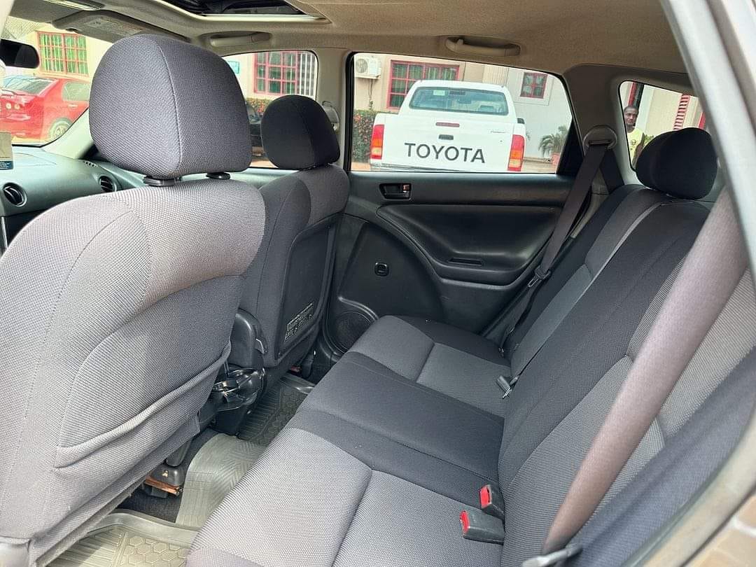 A picture of 2004 PONTIAC