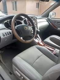 A picture of Neatly used Toyota Highlander 2007 model Very clean inside and