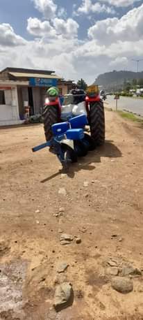 A picture of Tractor na jembe lake