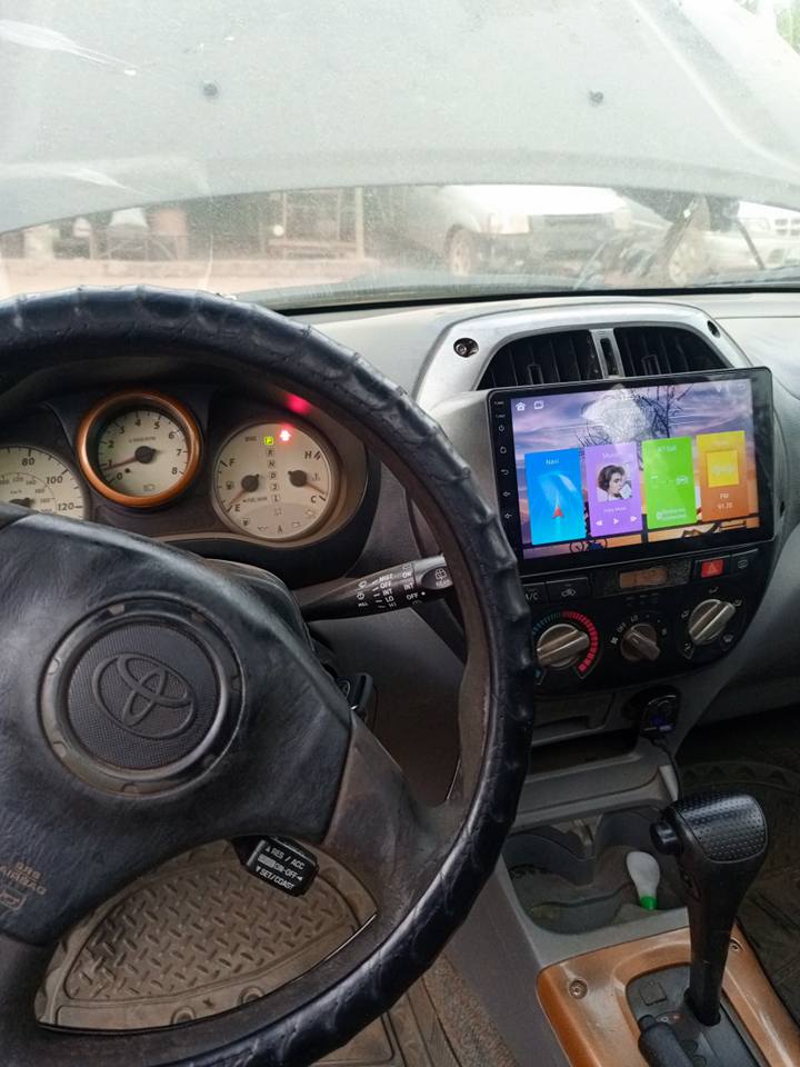 A picture of RAV4 04 model 08024217779
