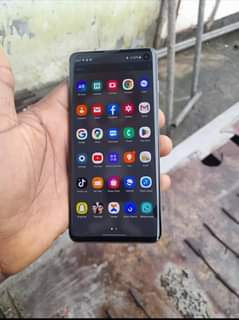 A picture of SMSUNG S10