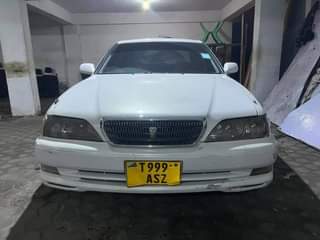 A picture of TOYOTA CRESTA