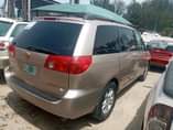 A picture of Toyota sienna 2008 Engine Ac Gear Pure first body Good