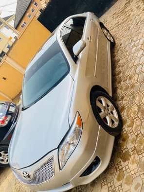 A picture of 2009 Camry Se Tok standard Reverse camera Sunroof powerboot Tinted