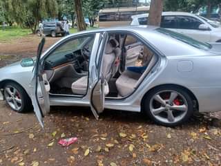 A picture of Toyotaa mark II gar ipo kweny hali nzur gar n
