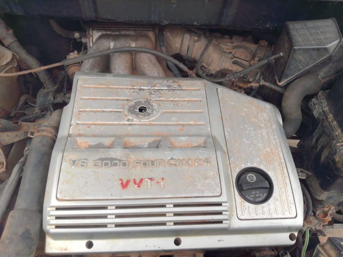 A picture of RX300 FIRST BODY 02 MODEL 4 WHILE DRIVE