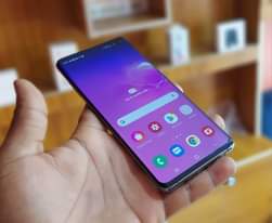 A picture of Samsung S10 plus