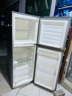 A picture of Kic friji Double doors Tsh 390 000 Call 0746424265