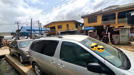 A picture of Clean Painted Toyota Sienna 2002