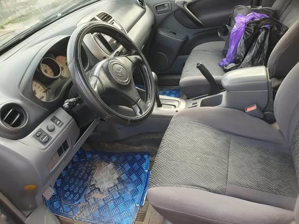 A picture of Reg 2004 Toyota RAV4