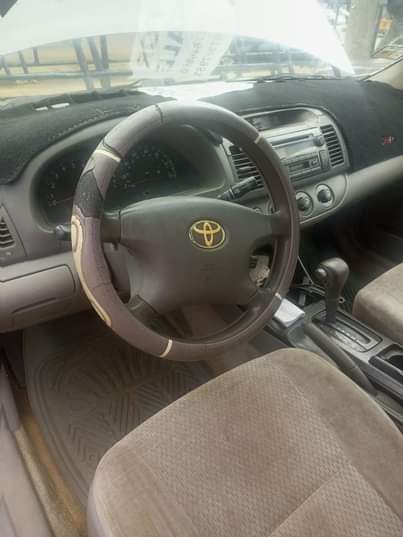 A picture of Toyota Camry 04 for sale