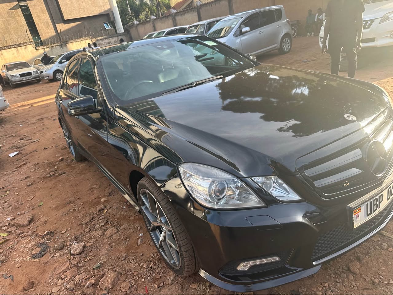 A picture of Mercedes 211 e300