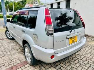 A picture of NISSAN XTRAIL GARI KALI SANAA BEI 12.5ML KARIBU SANA