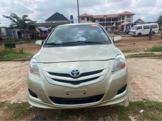 A picture of Toyota Yaris 06