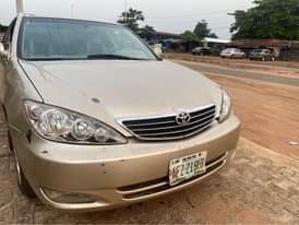 A picture of 2004 Camry car