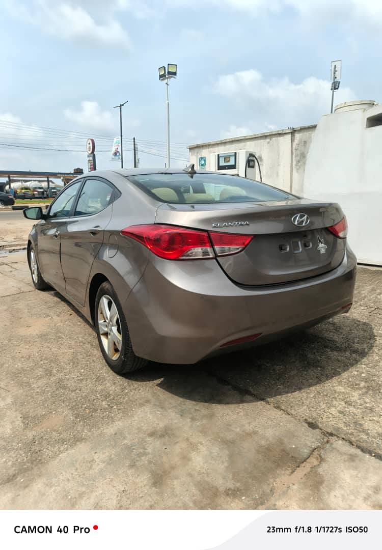 A picture of Hyundai elantra 2012 model V4