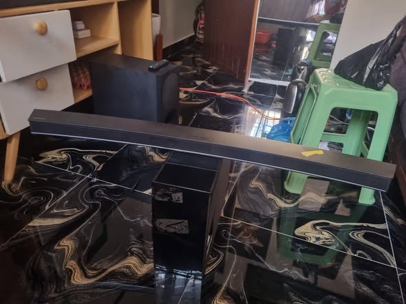 A picture of Quick Sumsung sound Bar curved