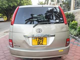 A picture of TOYOTA ISIS
