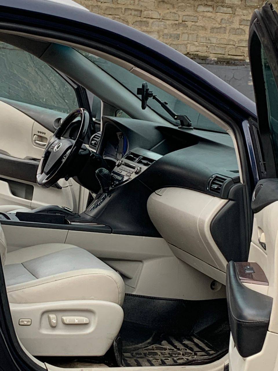 A picture of Lexus RX350 2010