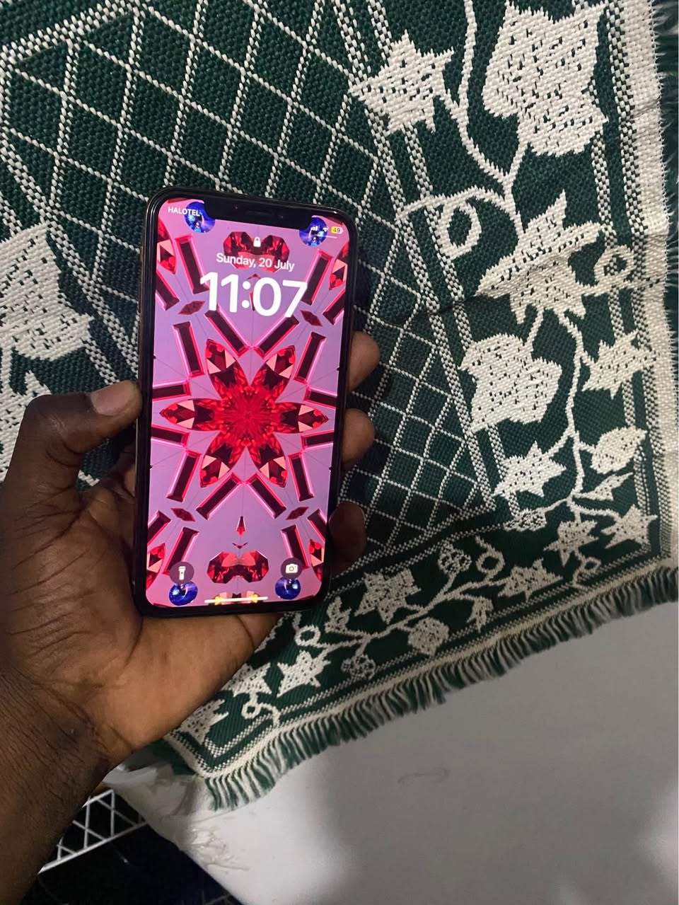 A picture of Iphone XS