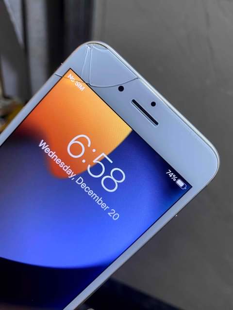 A picture of iPhone 8plus GB64 Fingerprint OK Bh100 Clean with minor cracks