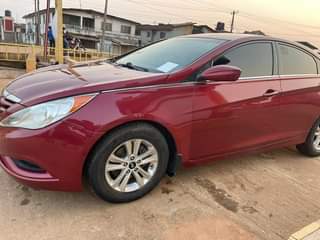 A picture of HYUNDAI SONATA 2011