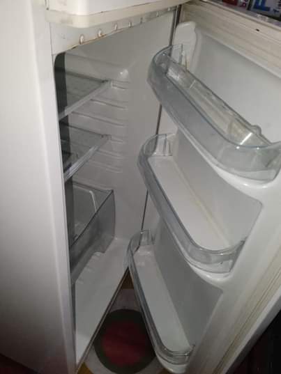 A picture of friji Iko poa inagandisha nakupooza