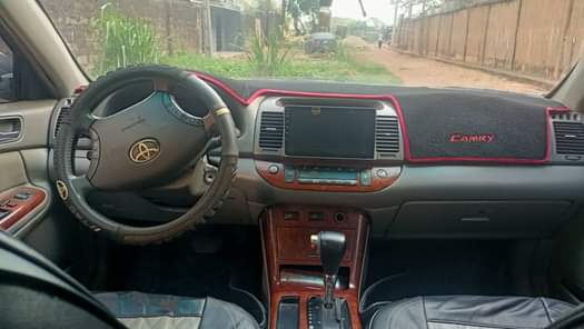 A picture of Belgium standard 2005 Toyota Camry 2 4 V6 engine Uber