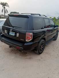 A picture of Neatly used Honda pilot