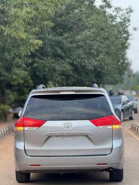 A picture of Foreign used sienna of 2013 MDL