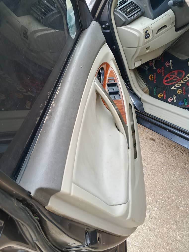 A picture of Toyota Camry 08 V6 everywhere thing working perfect painting on