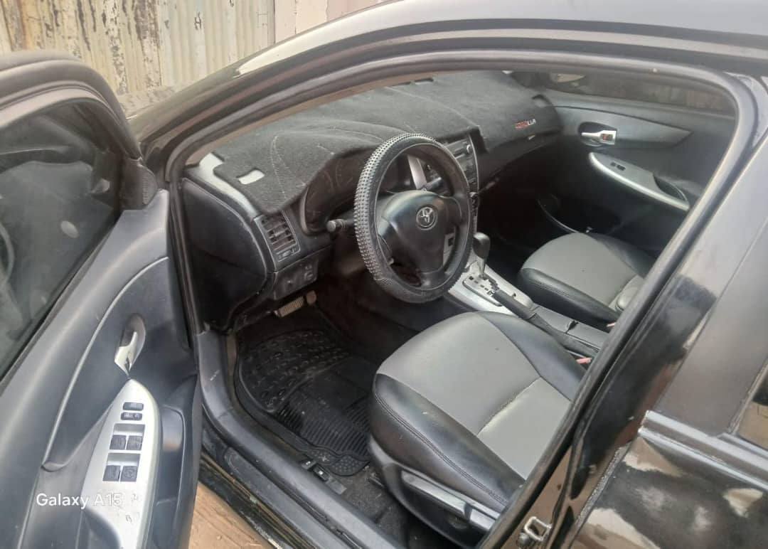 A picture of TOYOTA COROLLA 2012