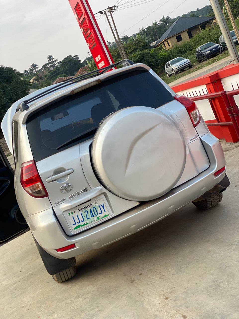 A picture of Toyota RAV4 06 v6