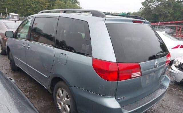 A picture of Toyota sienna 2005