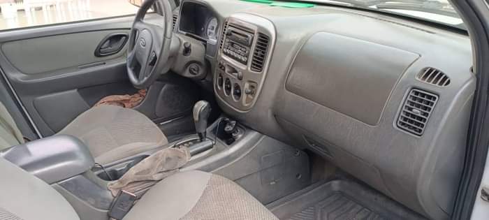 A picture of  Another DISTRESS BANGER Ford ESCAPE 2005 SUV.. 2005 V6