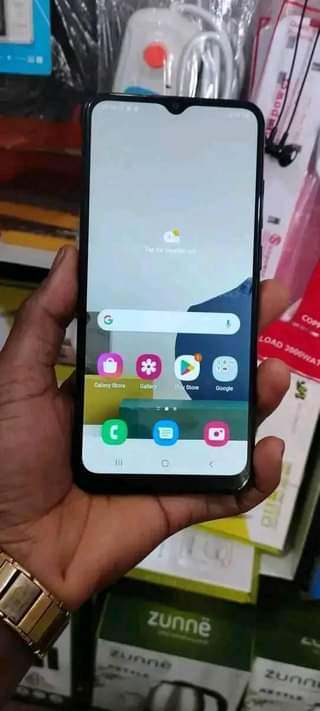 A picture of Samsung a04