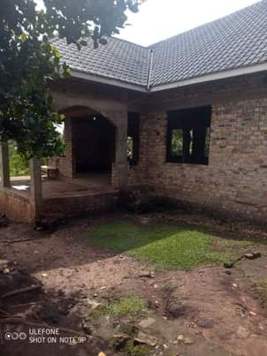 A picture of Country home for sale 19 acres of land private mailo