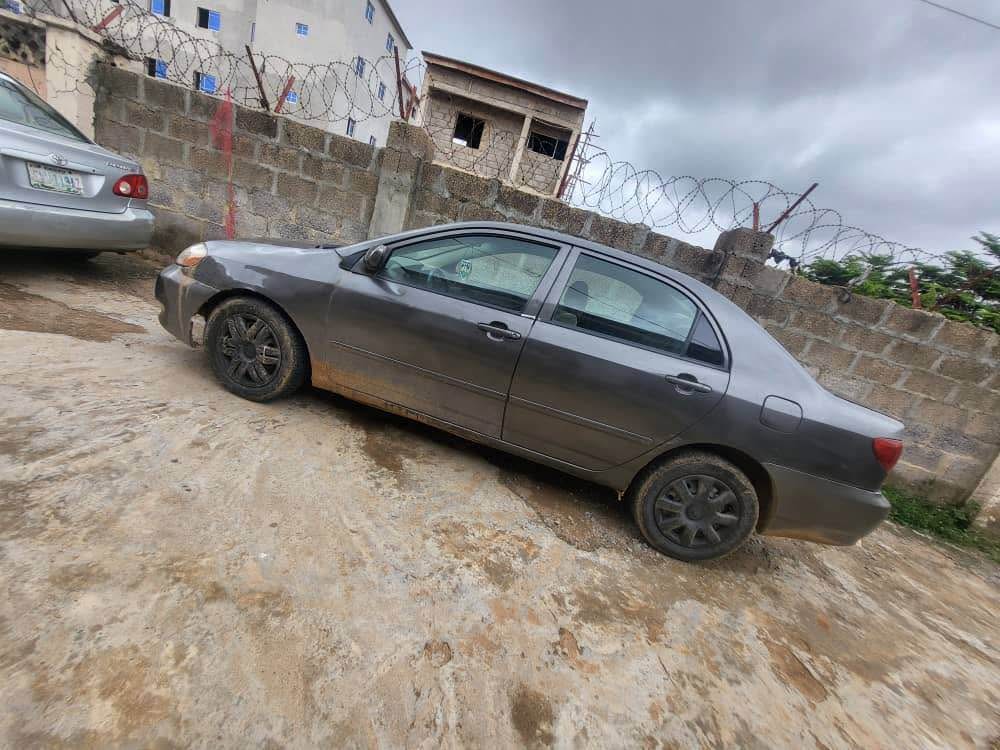A picture of Distress Toyota corolla 06 for you everything Good ac freezing