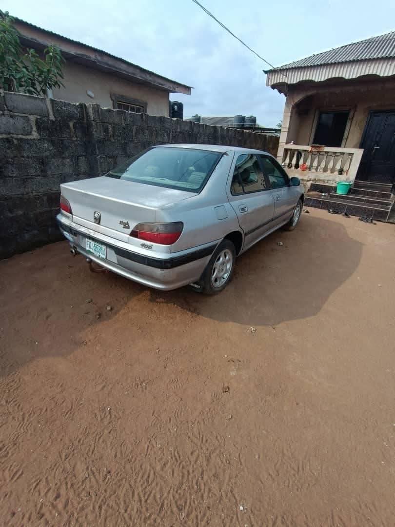 A picture of Peugeot 406