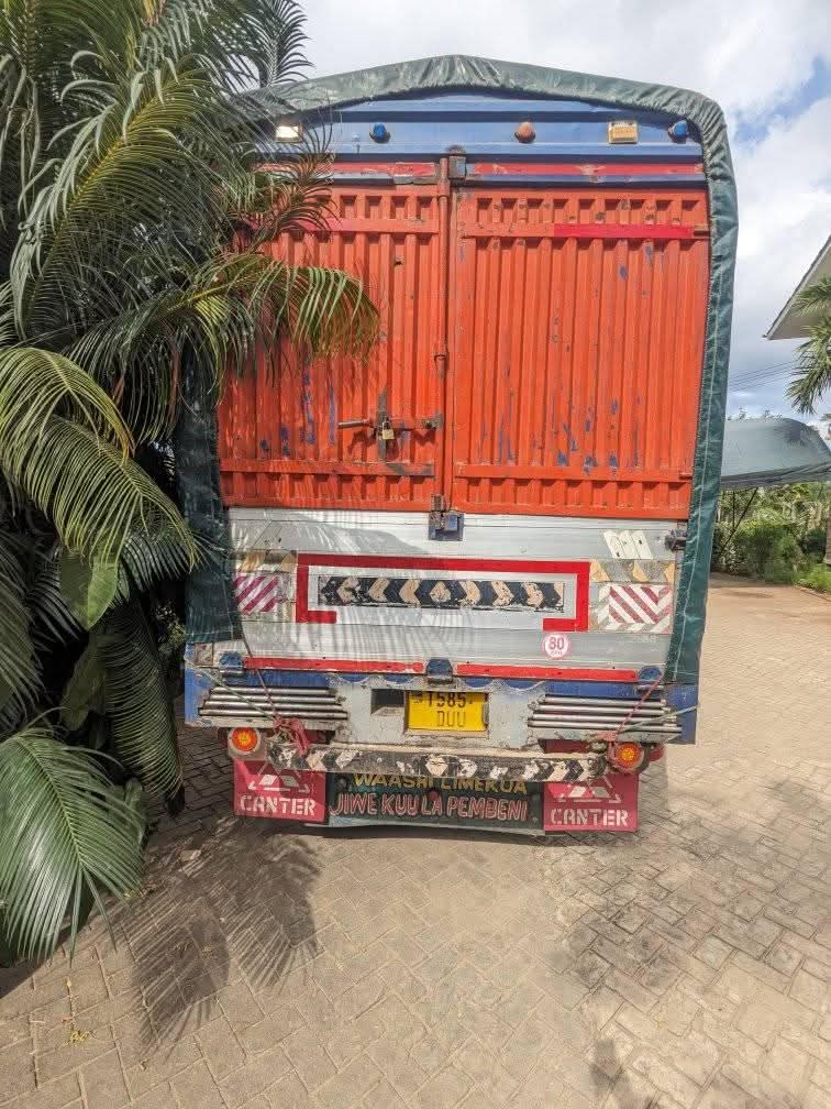 A picture of 1999 Mitsubishi canter