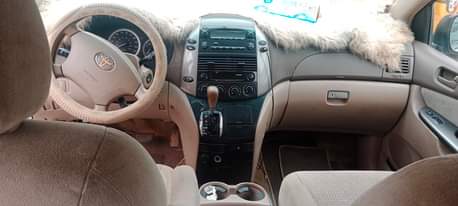 A picture of Toyota sienna