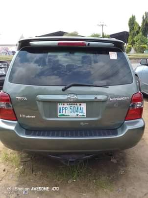 A picture of 06 Toyota Highlander
