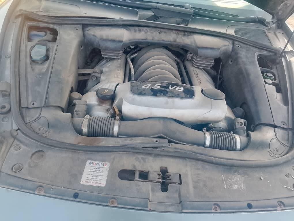 A picture of 08165716487. 09157388274. Porsche cayenne 08