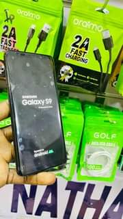 A picture of Samsung Galaxy s9 with some cracks