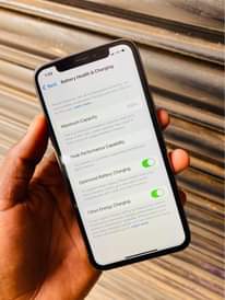 A picture of iPhone X 256Gb at 550k