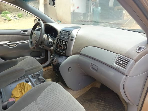 A picture of Toyota Sienna 2005 Toks standard 3MZ Engine